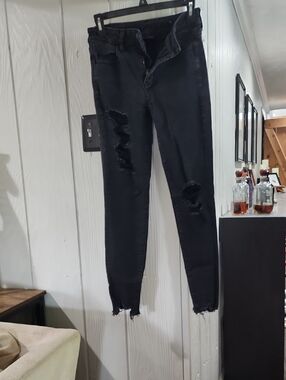 American Eagle Outfitters Black Ripped Skinny Jeans SIZE 4